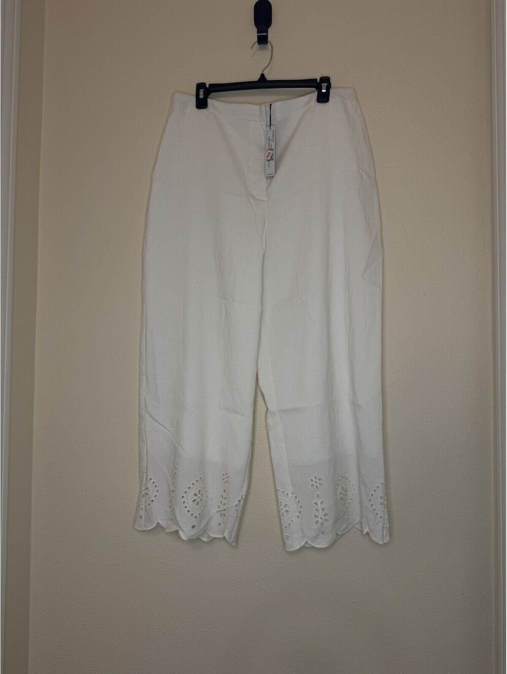 Elie Tahari Women's White Eyelet Scallop Hem Cropped Pants Sz 14 NWT